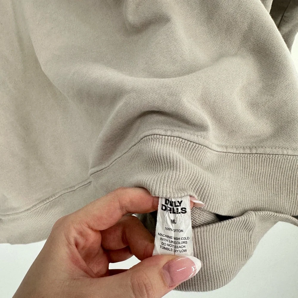 Daily Drills Spellout Crewneck Sand Sweatshirt Size M/L - Picture 2 of 7